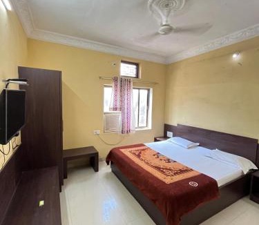Nathdwara Hotel | Hotel Gopi Vallabh 966o9o1oo6 150mtr from shreenathji temple only By SK