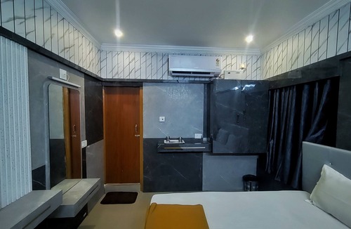 Tirupati Hotel | Hotel Govind Heights