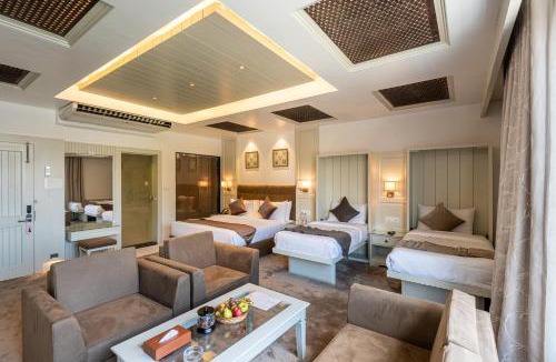 Dal Lake Hotel | Hotel Grand Boulevard Dal Lake View Srinagar