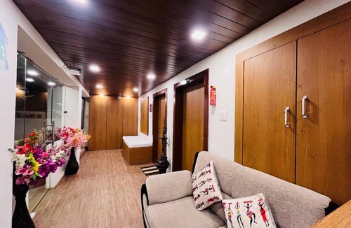 Mount Abu Hotel | Hotel Gulmarg Residency
