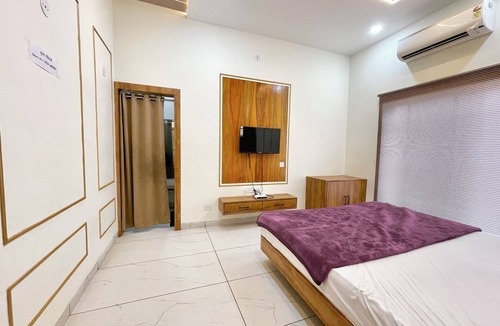 Ujjain Hotel | Hotel Gupta Residency - near Temple