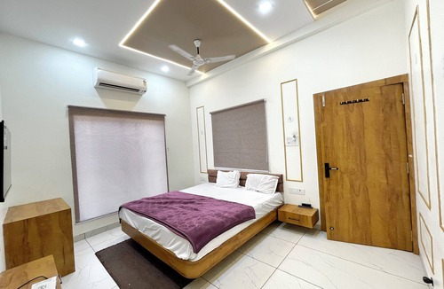 Ujjain Hotel | Hotel Gupta Residency - near Temple