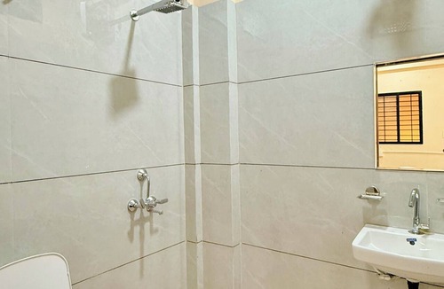 Rau Hotel | Hotel Gurukripa