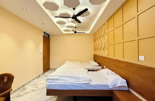 Rau Hotel | Hotel Gurukripa