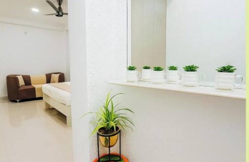 Sigra Hotel | Hotel Hariaksh HomeStay Varanasi