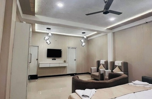 Sigra Hotel | Hotel Hariaksh HomeStay Varanasi