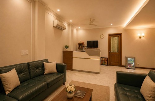 DLF Phase 3 Hotel | Hotel Heaven Silk 108, Near Galleria Market & Phase I Metro