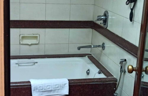 Navi Mumbai Hotel | Hotel Highway View (Shikara)