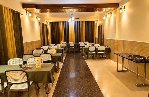 Jaiharikhal Hotel | Hotel Hill Top Palace
