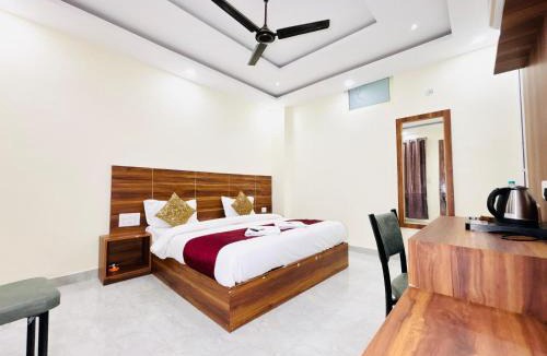 Rishikesh House | Hotel Hitam Rishikesh 2Min Walk to Parmarth Niketan Aashram ,Vanprastha Aashram