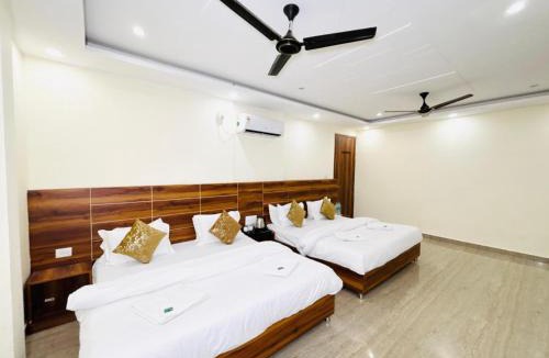 Rishikesh House | Hotel Hitam Rishikesh 2Min Walk to Parmarth Niketan Aashram ,Vanprastha Aashram