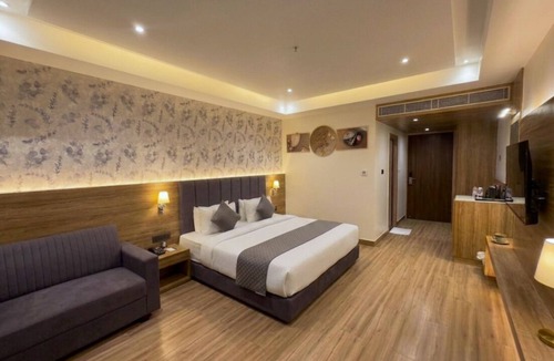 Varanasi Hotel | Hotel Holiday Heights