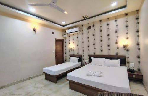 Khattalwada Apartment | Hotel Holiday Palace