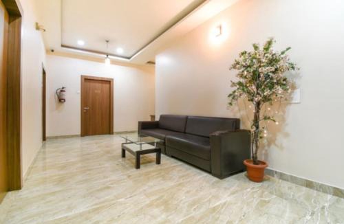 Khattalwada Apartment | Hotel Holiday Palace