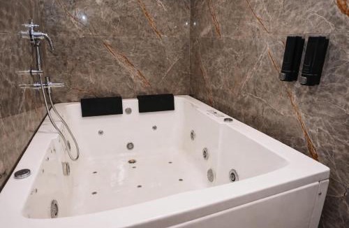 Indore Hotel | Hotel HR Premium Stay