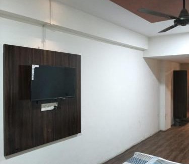 Bhuj Hotel | Hotel HV Palace