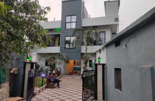 Ahiri House | Hotel ik residency ik guest house