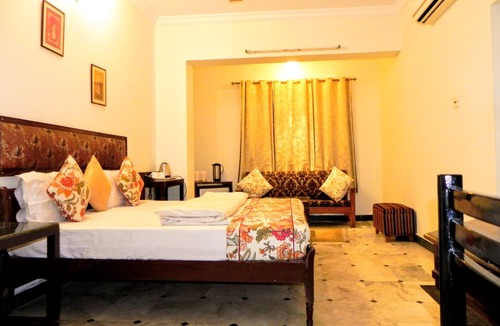 Kota Hotel | Hotel Kishan Kunj