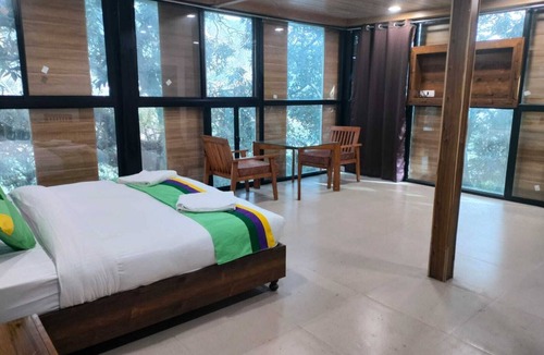 Bhimtal Hotel | Hotel Lake In Tree