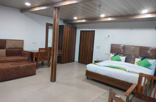 Bhimtal Hotel | Hotel Lake In Tree