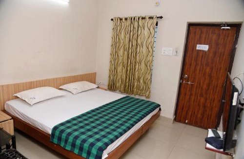 Manipal Hotel | HOTEL LAKE VIEW