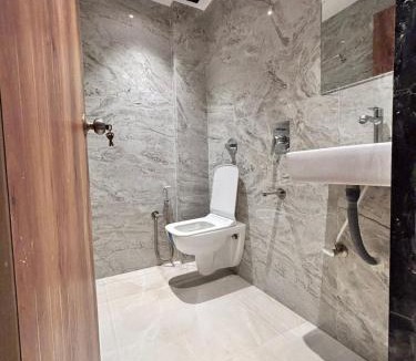 Versova Hotel | Hotel Lavish Park