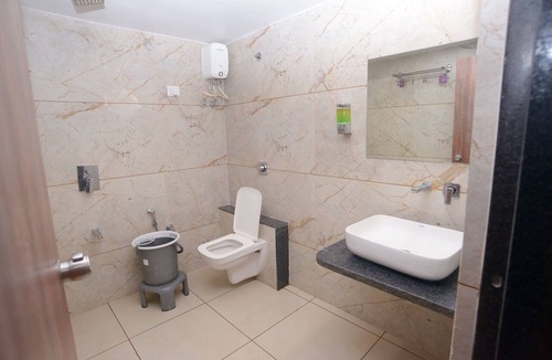 Anand Hotel | hotel lee gold