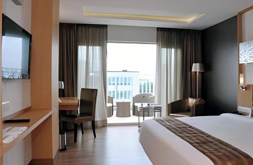 Gomti Nagar Hotel | Hotel Lineage