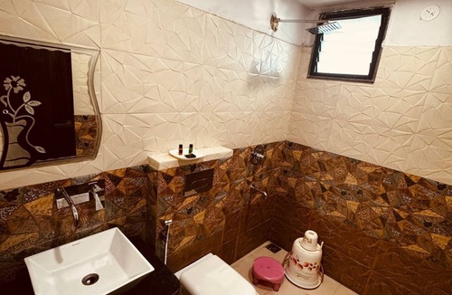 Marhi Hotel | HOTEL LOTUS INN