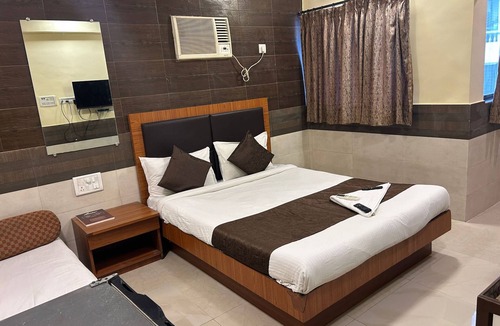 Bandra West Hotel | Hotel Lucky Near BKC