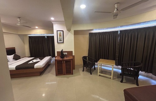 Malad East Hotel | Hotel Lucky Nesco Goregaon