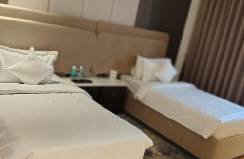 Phase 5 Hotel | Hotel Luxe Manor