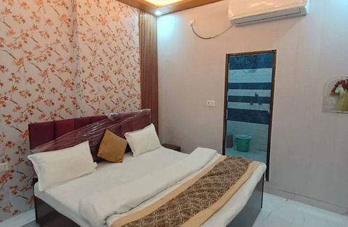 Ayodhya Hotel | Hotel Maa Sharda palace