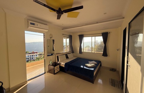 Medha Hotel | Hotel Mahabaleswer Mount View