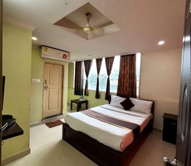 R.K. Hegde Nagar Hotel | Hotel Manan Paradise