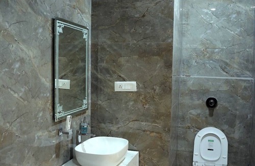 Khatima Hotel | Hotel Maurya Greens