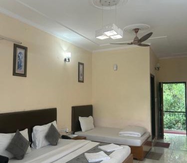 Bhimtal Hotel | Hotel Maya Regency
