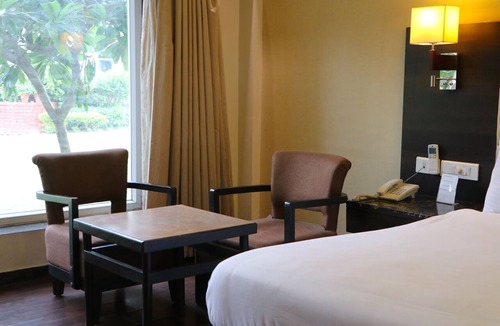 Kanpur Hotel | Hotel Meera Palace