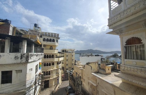 Udaipur Hotel | Hotel Mewar Haveli - At Lake Pichola