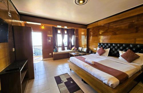 Pangot Hotel | Hotel Monal Inn, Pangot Wildlife and Bird Sanctuary