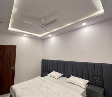 Bareilly Hotel | Hotel MV Crown