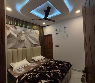 Bareilly Hotel | Hotel MV Crown