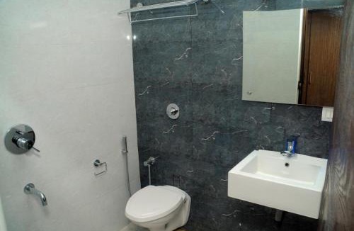 Hampankatta Apartment | Hotel Navaratna Palace