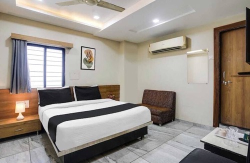Ahmedabad Hotel | Hotel New Balaji