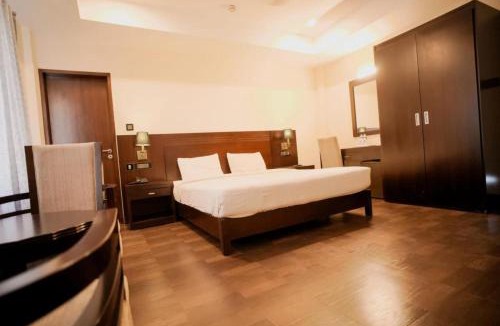 Adoor Hotel | Hotel New Indraprastha