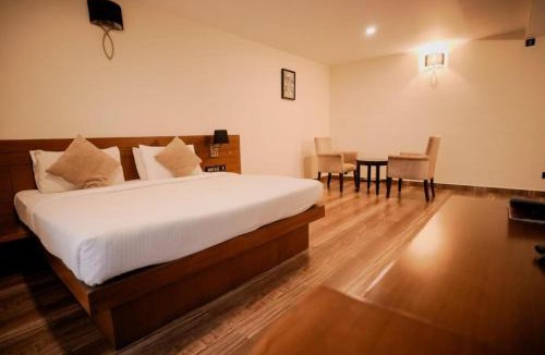 Adoor Hotel | Hotel New Indraprastha