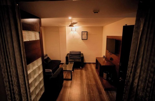 Adoor Hotel | Hotel New Indraprastha