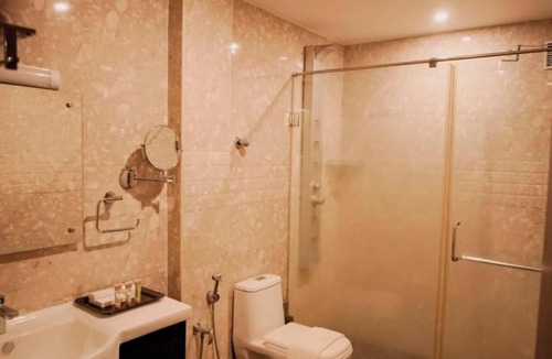 Adoor Hotel | Hotel New Indraprastha