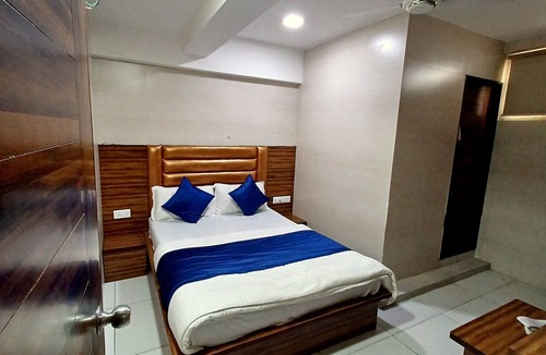 Vastrapur Hotel | Hotel New Lake View
