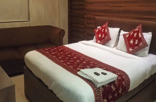 J B Nagar Hotel | Hotel New Sky Palace Residency - Near International Airport